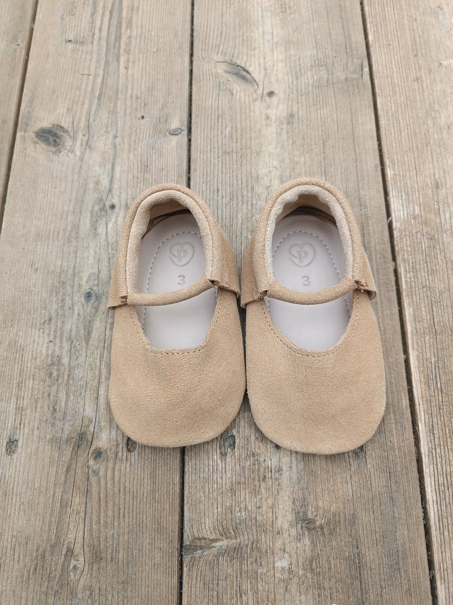 Merceditas en Piel nobuk Beige