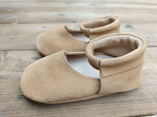 Merceditas en Piel nobuk Beige